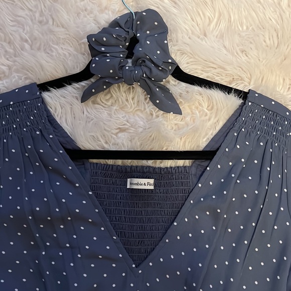 Abercrombie and Fitch NWOT Dusty Blue Dress (Matching Scrunchie) - Picture 4 of 5